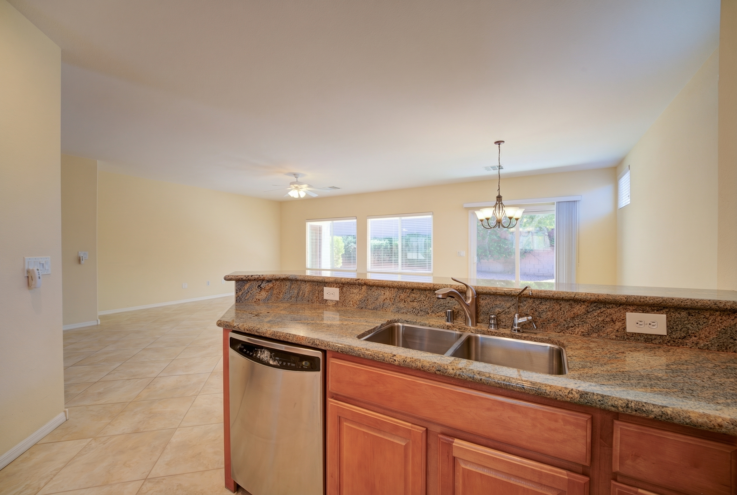 Kitchen breakfast bar